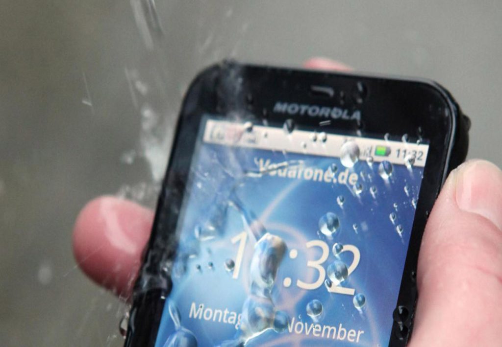 Von Strandausflügen bis hin zu Outdoor-Abenteuern: Die besten wasserfesten Smartphones, die Ihr Geld wert sind